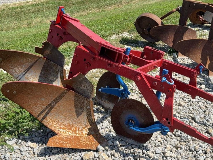 2-bottom-fast-hitch-plow-image-2