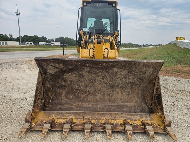 2023-caterpillar-953-image-27