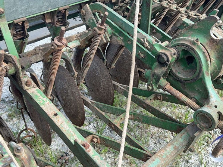 john-deere-model-b-planter-image-11