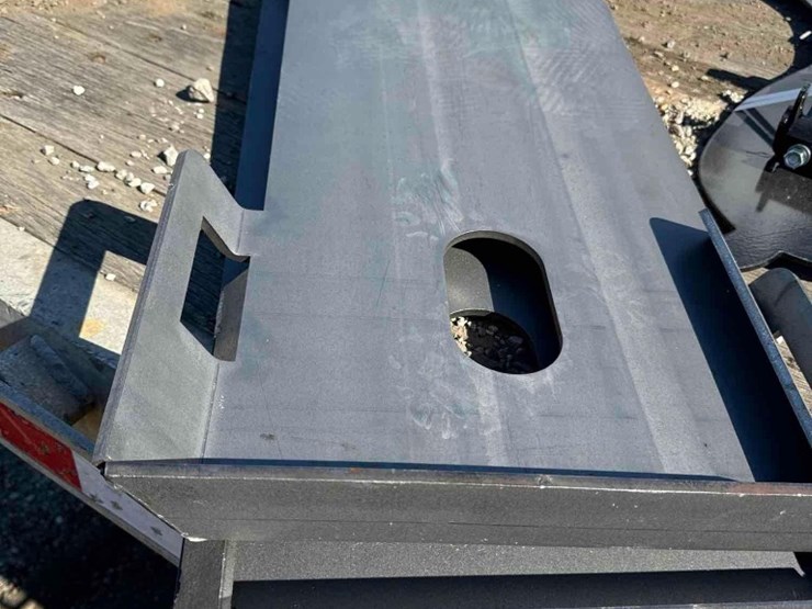 new-sklp-skidloader-weldable-mount-plate-image-1