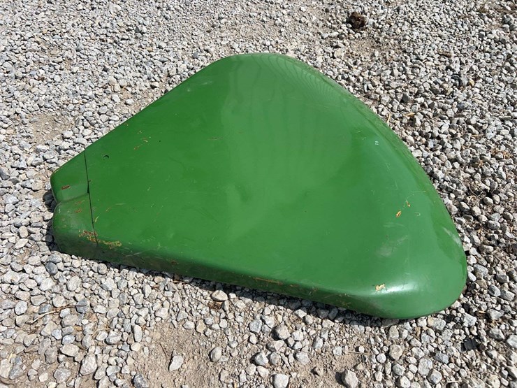 john-deere-clamshell-fenders-image-11