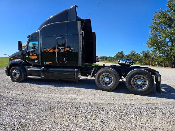 2015-peterbilt-579-image-12