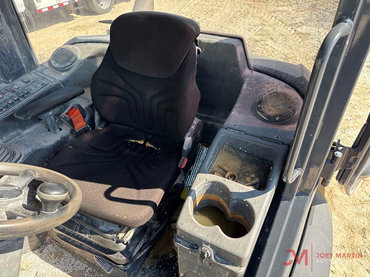2021-deere-204l-image-16