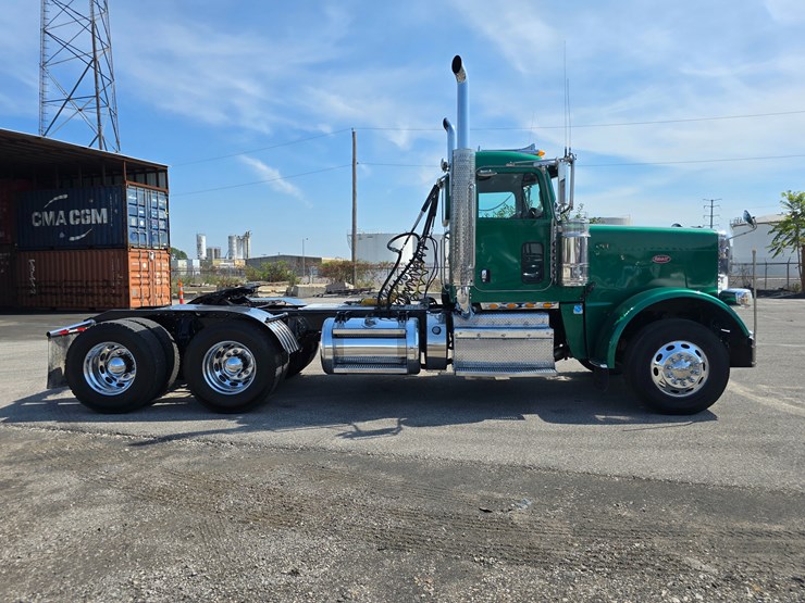 2014-peterbilt-388-image-41