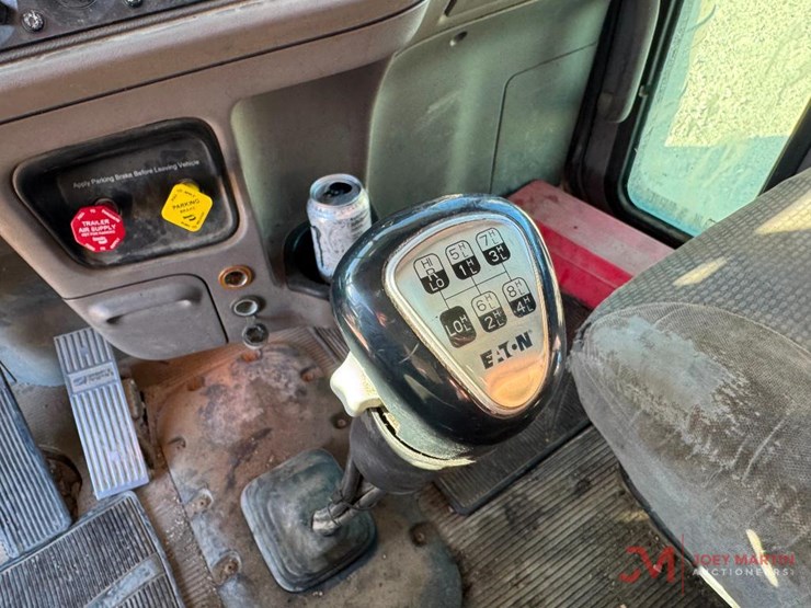 2016-peterbilt-389-image-24