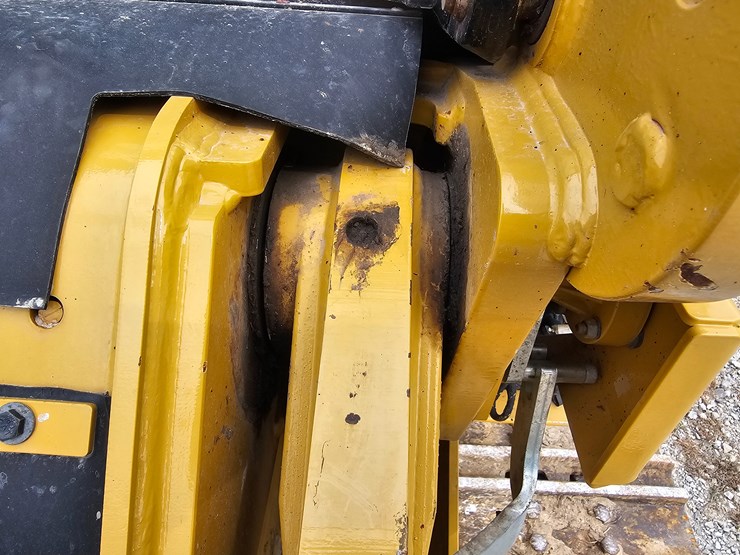 2023-caterpillar-953-image-106