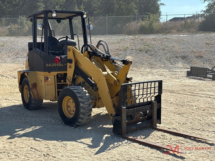 2008-caterpillar-904b-image-1