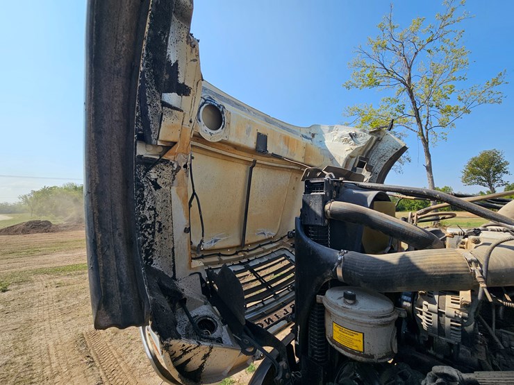 2006-sterling-l9500-image-66