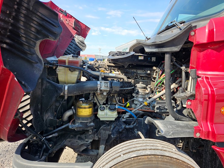 2016-freightliner-cascadia-125-image-31