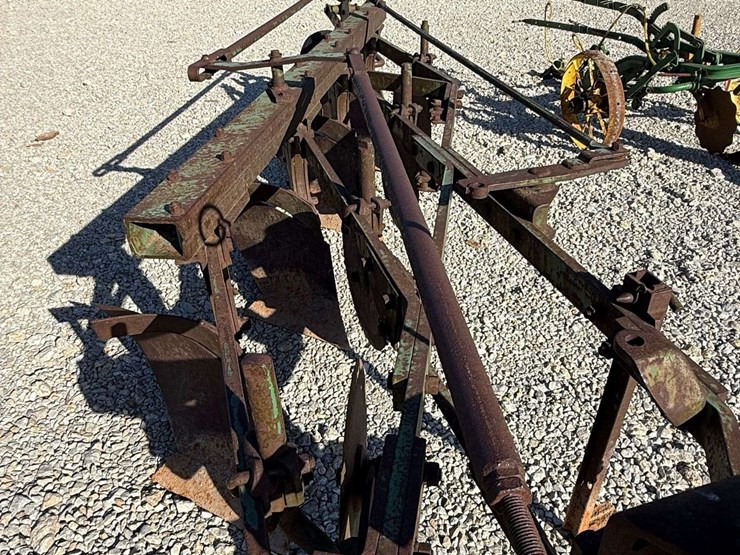 john-deere-4-bottom-pull-type-plow-image-30