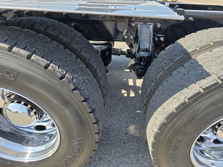 2014-peterbilt-388-image-124