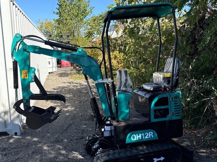 new-cfg-industrial-co-mini-excavator-model-qh12r-image-1