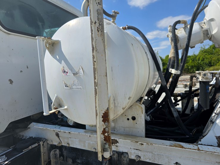 2014-peterbilt-365-image-99