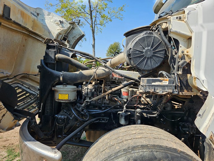 2006-sterling-l9500-image-55