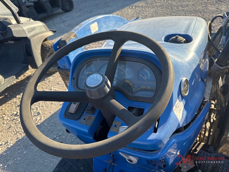 new-holland-boomer-2035-image-16