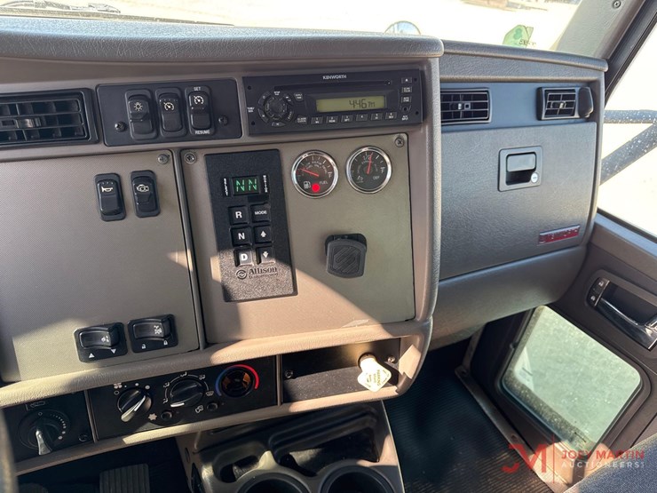 2013-kenworth-t370-image-21