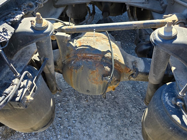 2015-peterbilt-579-image-109