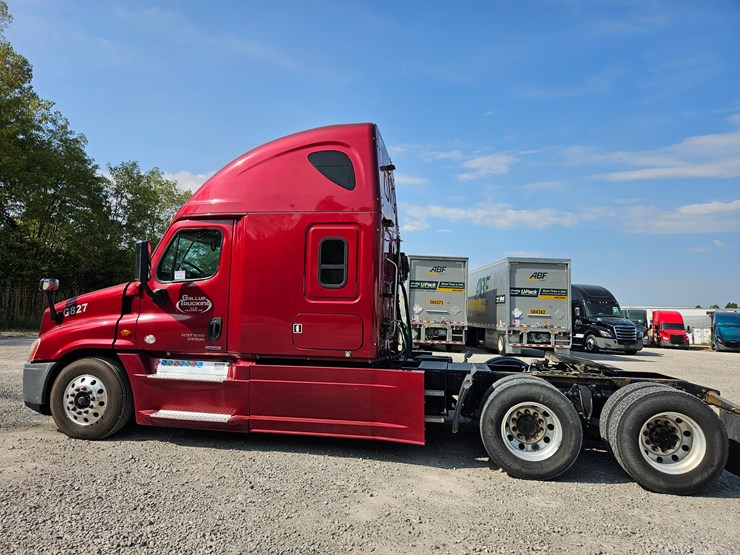 2016-freightliner-cascadia-125-image-8