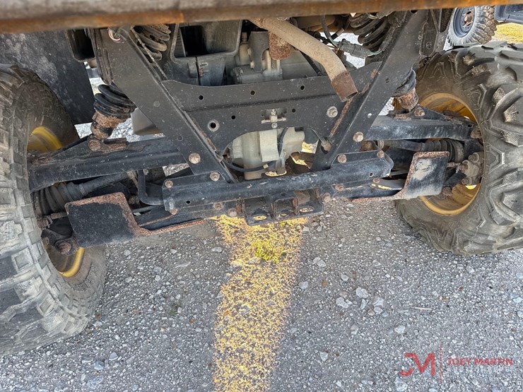 2021-john-deere-gator-image-10
