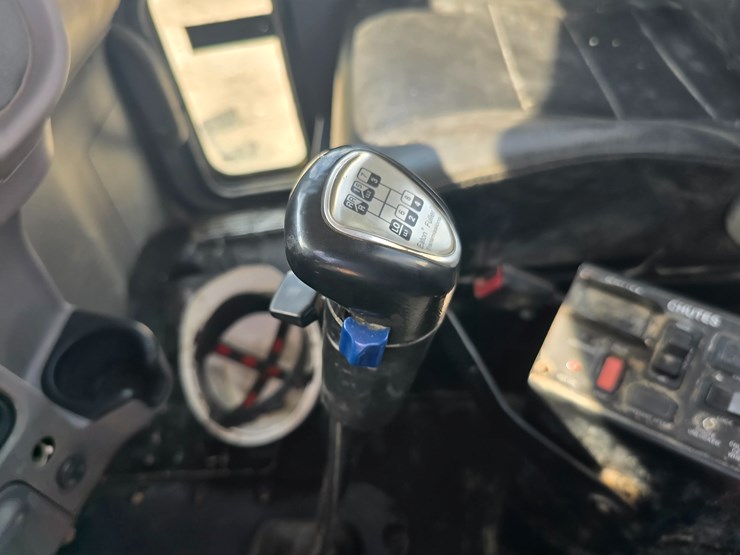 2014-peterbilt-365-image-87