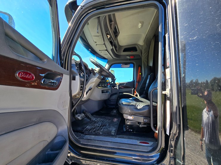 2015-peterbilt-579-image-67