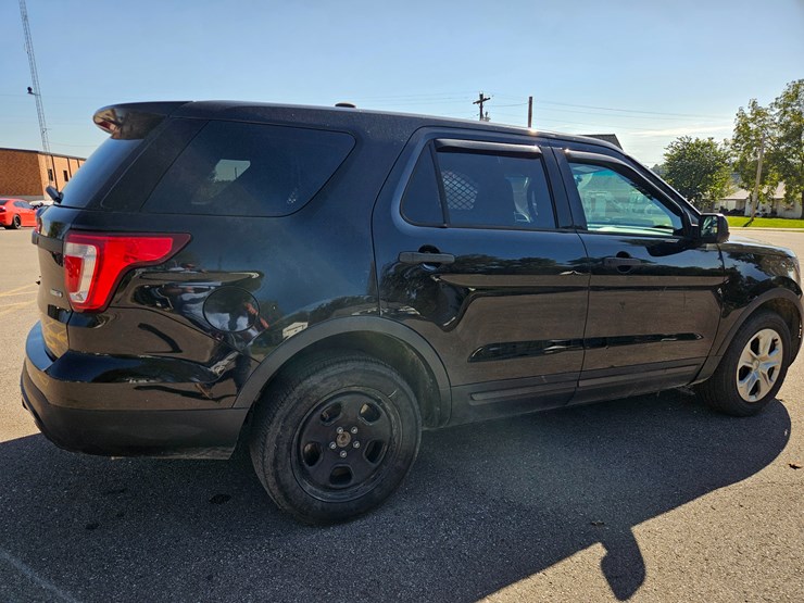 2017-ford-explorer-image-13