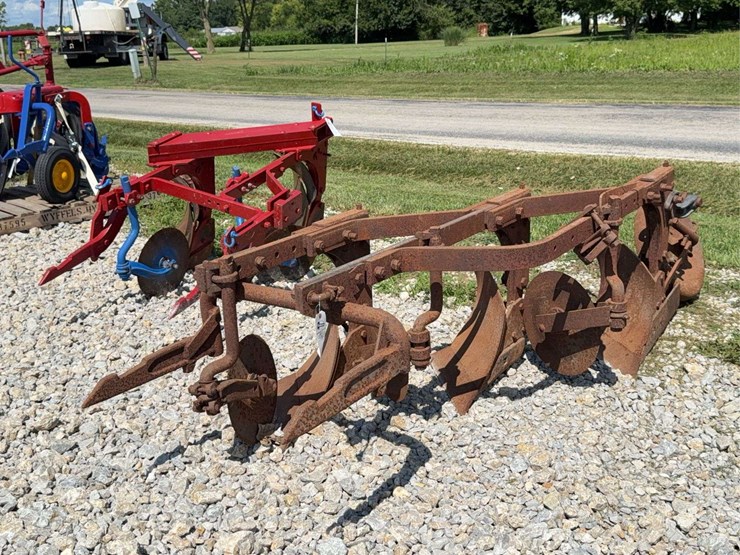 3-bottom-fast-hitch-plow-image-8
