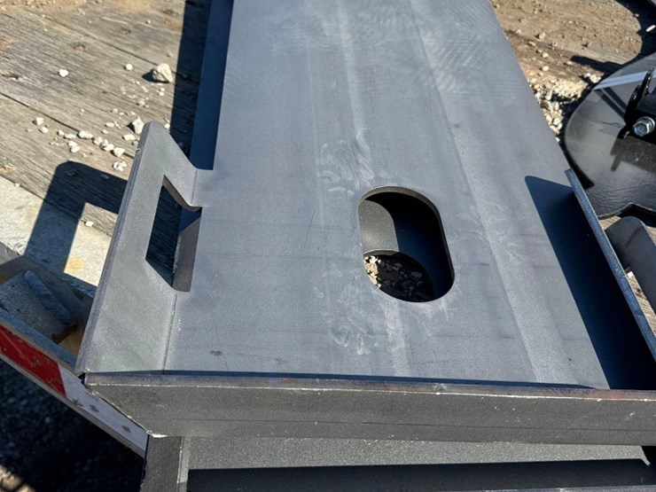 new-sklp-skidloader-weldable-mount-plate-image-1