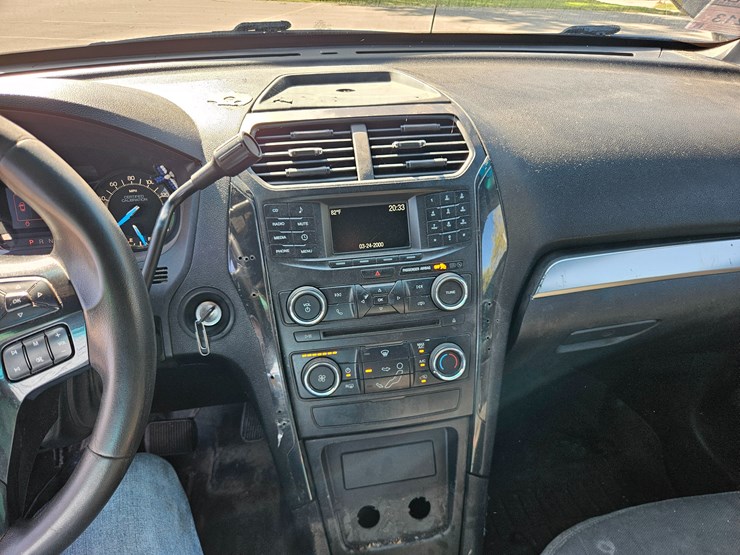 2017-ford-explorer-image-34