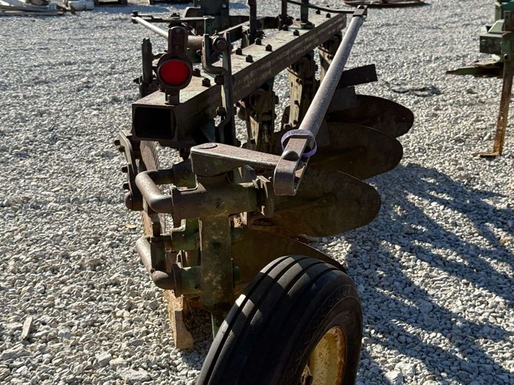 john-deere-4-bottom-pull-type-plow-image-38