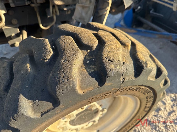 new-holland-boomer-2035-image-12