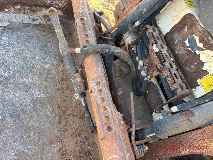 2021-bobcat-t595-image-6