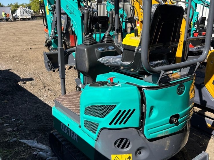 new-cfg-industrial-co-mini-excavator-model-qk16r-image-6