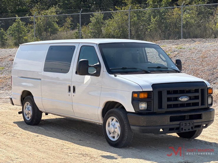 2010-ford-cargo-image-1