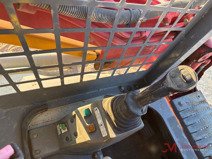 2019-takeuchi-tl8-image-16