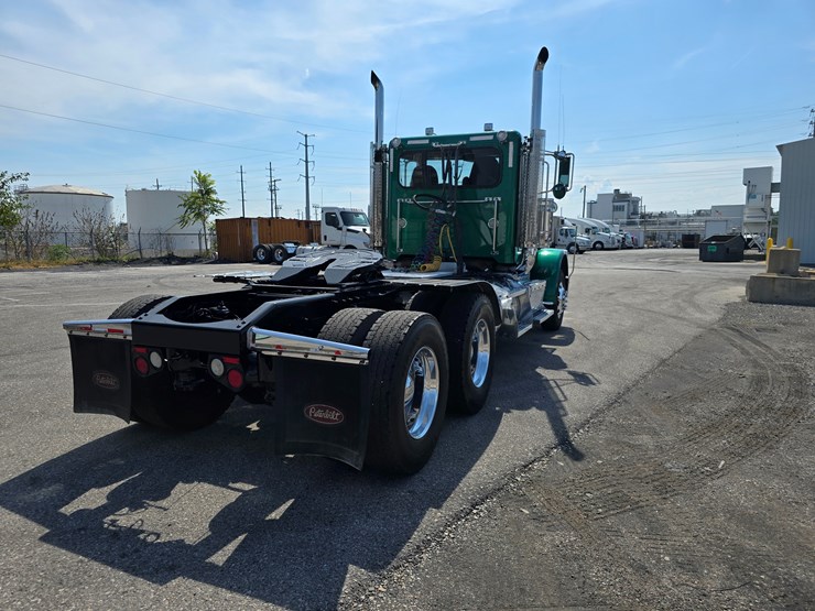2014-peterbilt-388-image-28