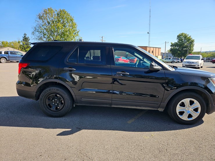 2017-ford-explorer-image-15