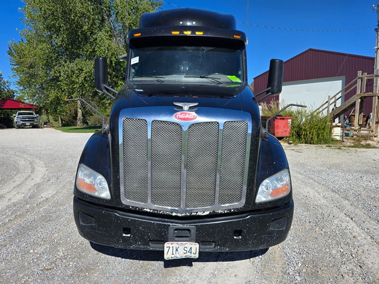 2015-peterbilt-579-image-41