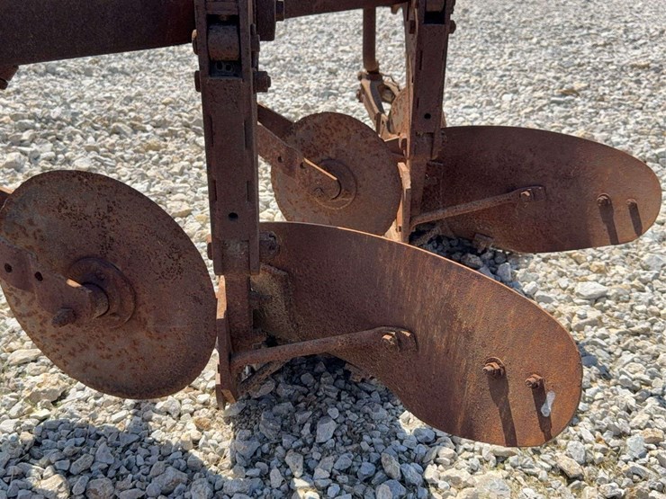 3-bottom-fast-hitch-plow-image-12