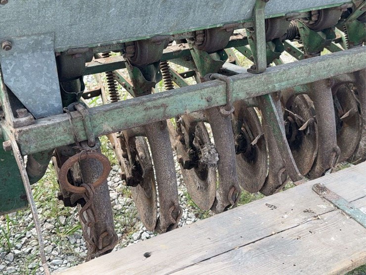 john-deere-model-b-planter-image-23