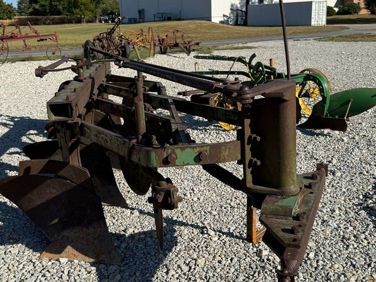 john-deere-4-bottom-pull-type-plow-image-9