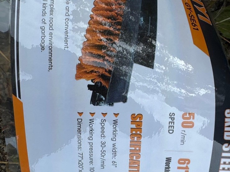 new-giyi-co-61in-hydraulic-skidloader-job-broom-attachment-model-se61-image-3