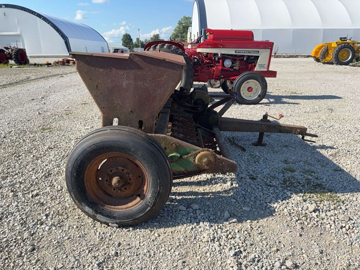 oliver-superior-grain-drill-image-3