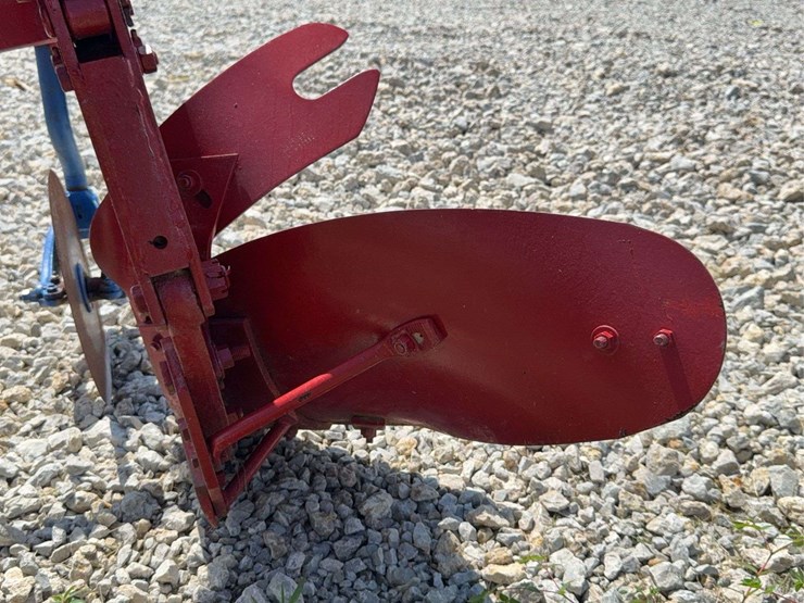 2-bottom-fast-hitch-plow-image-10