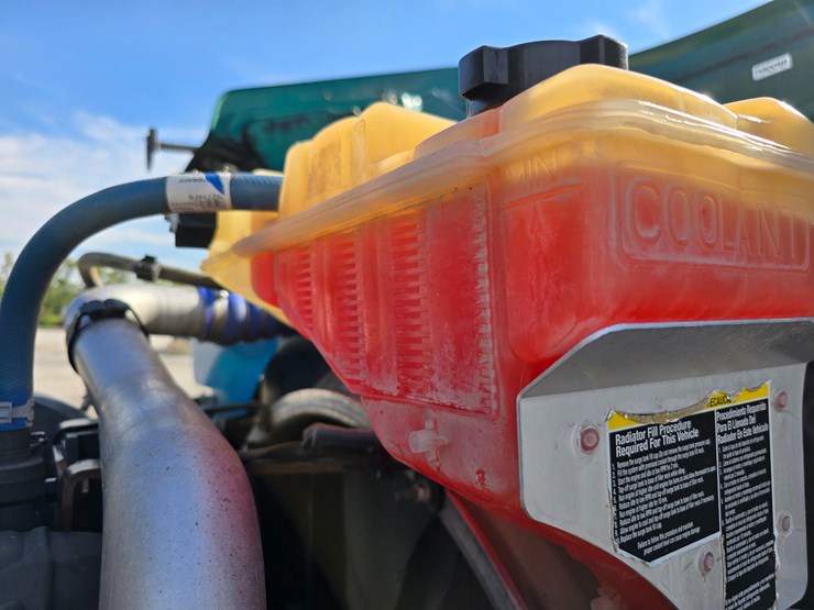 2019-peterbilt-567-image-69