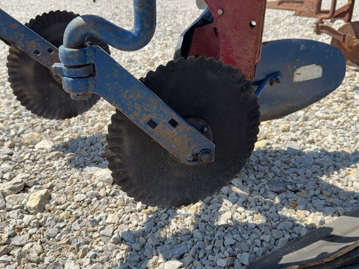 3-bottom-mounted-plow-image-19