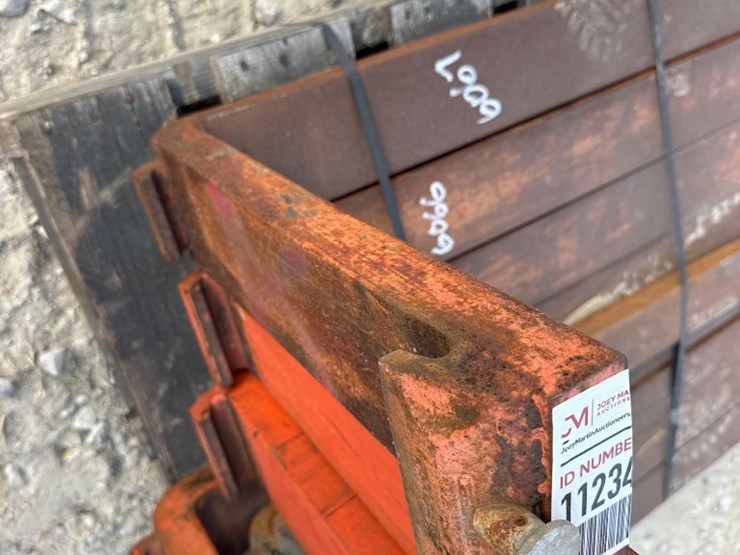 (1)-42"-forklift-forks-image-2
