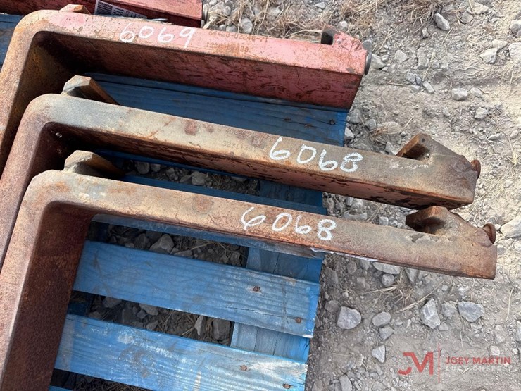 (1)-pair-of-48"-forklift-forks-image-2