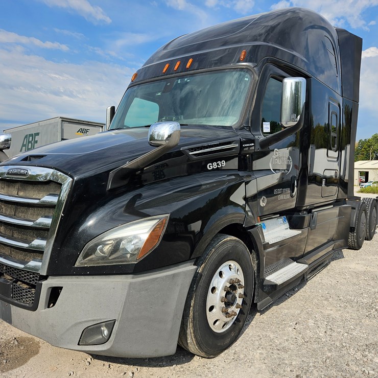 2018 FREIGHTLINER CASCADIA 126