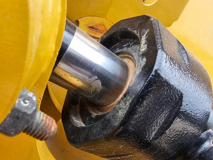 2023-caterpillar-953-image-120